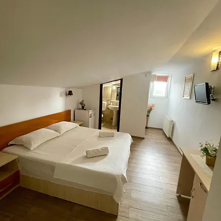 Casa Isabel 3* קונסטנצה